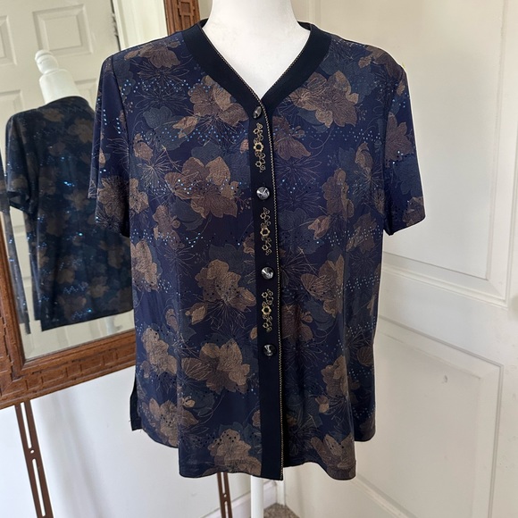 blouse - Picture 3 of 3